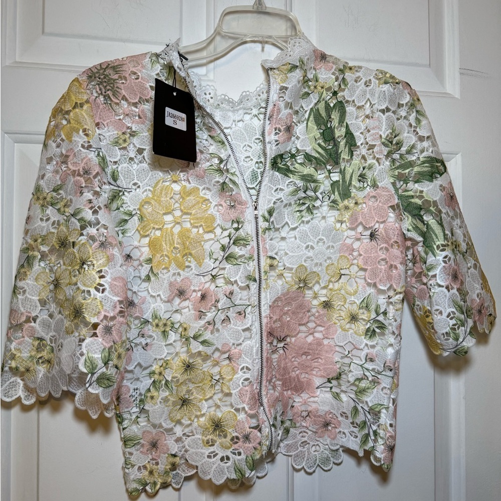 White Floral Lace Zippered Top Jacket Small NWT Scalloped Pink Yellow Cropped